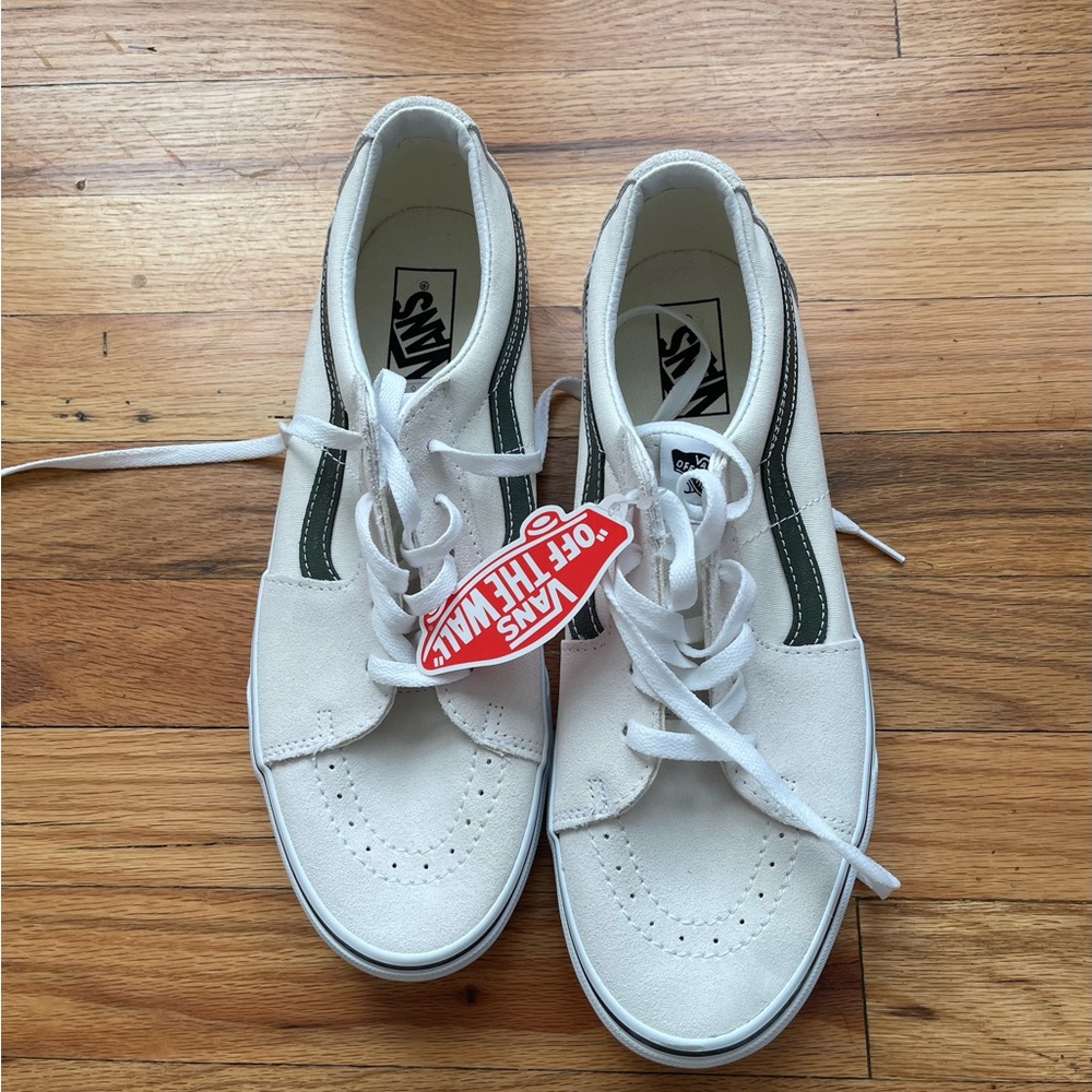Vans SK8 Low 10.5 in white with green stripe. Never worn. Brand new in box.